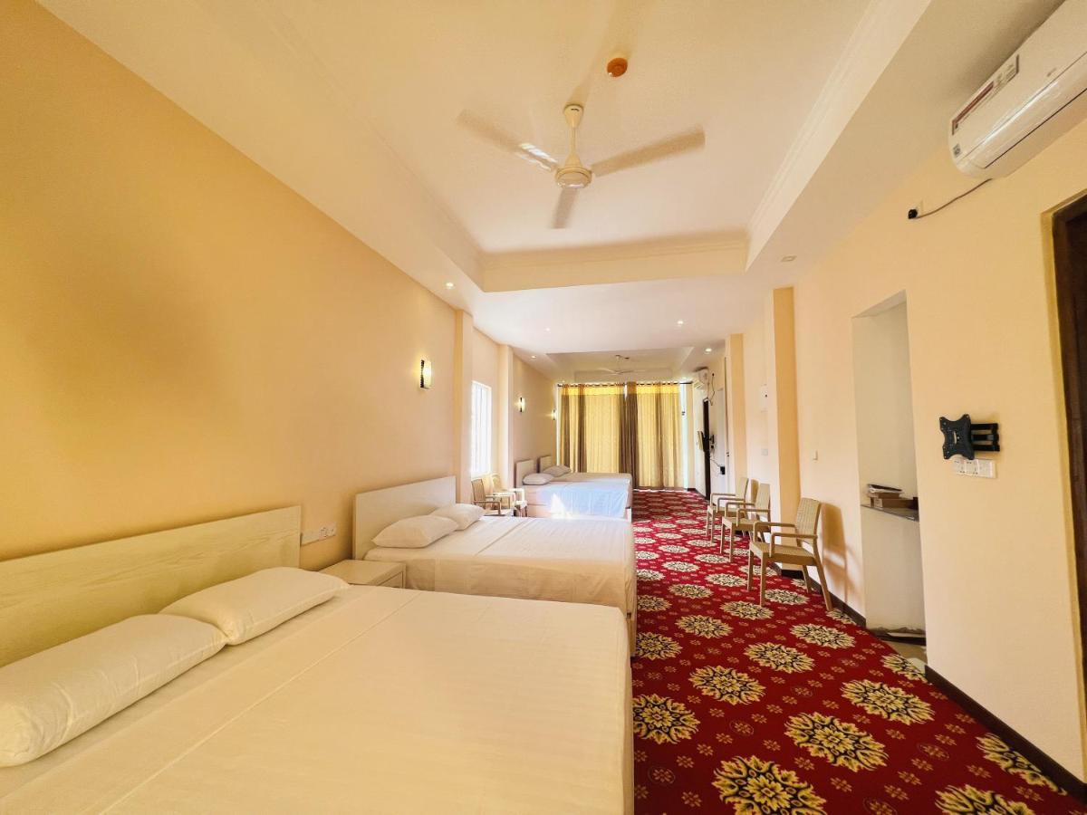 Nilawin Hotels & Resorts Chilaw Exterior photo